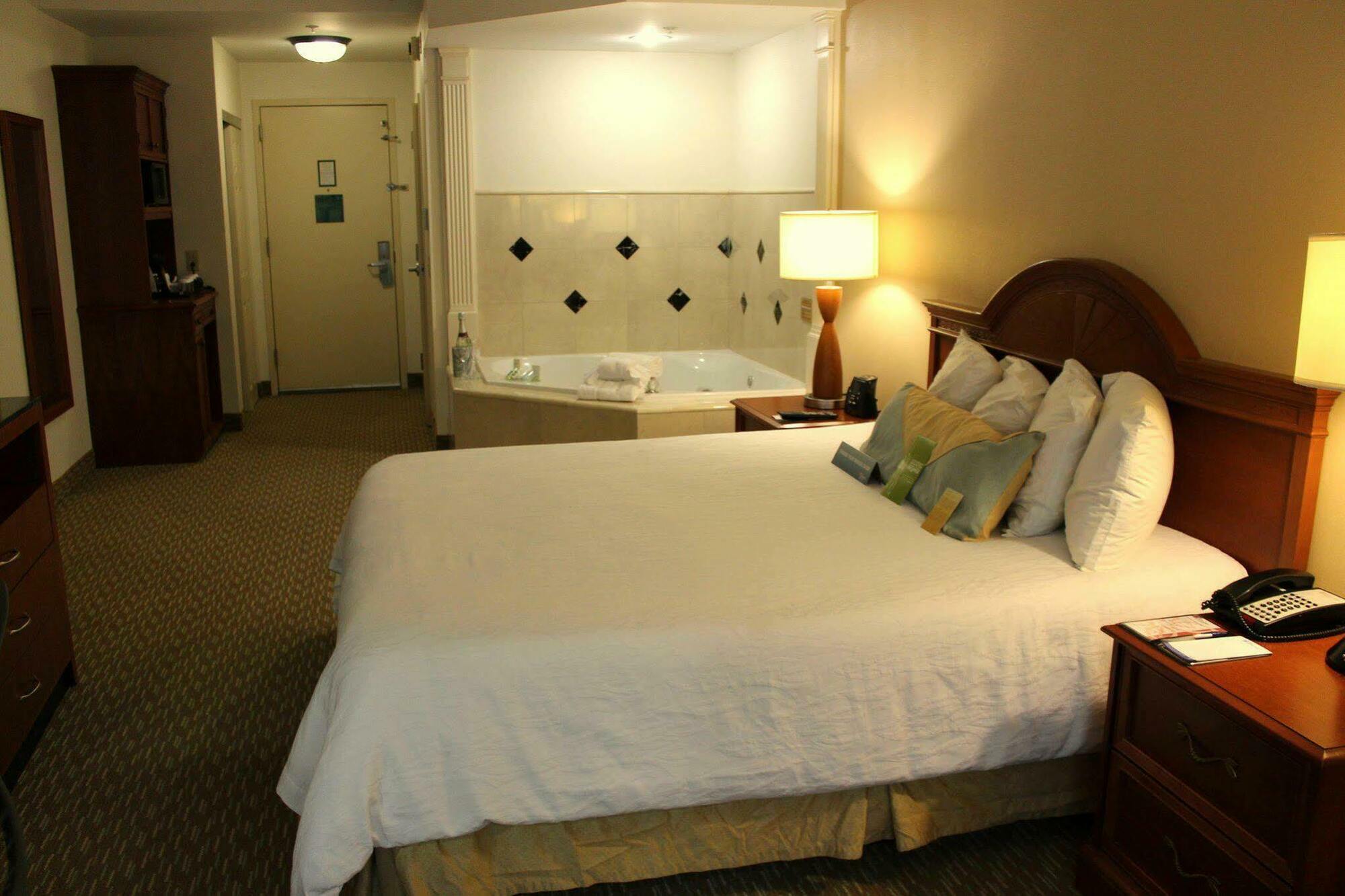 Hilton Garden Charlotte 3*